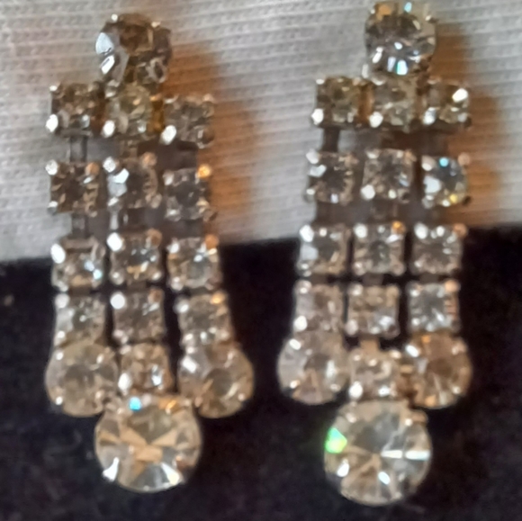 Vintage Kramer NY Dangling Rhinestone Screw-Back Earrings - Picture 4 of 12